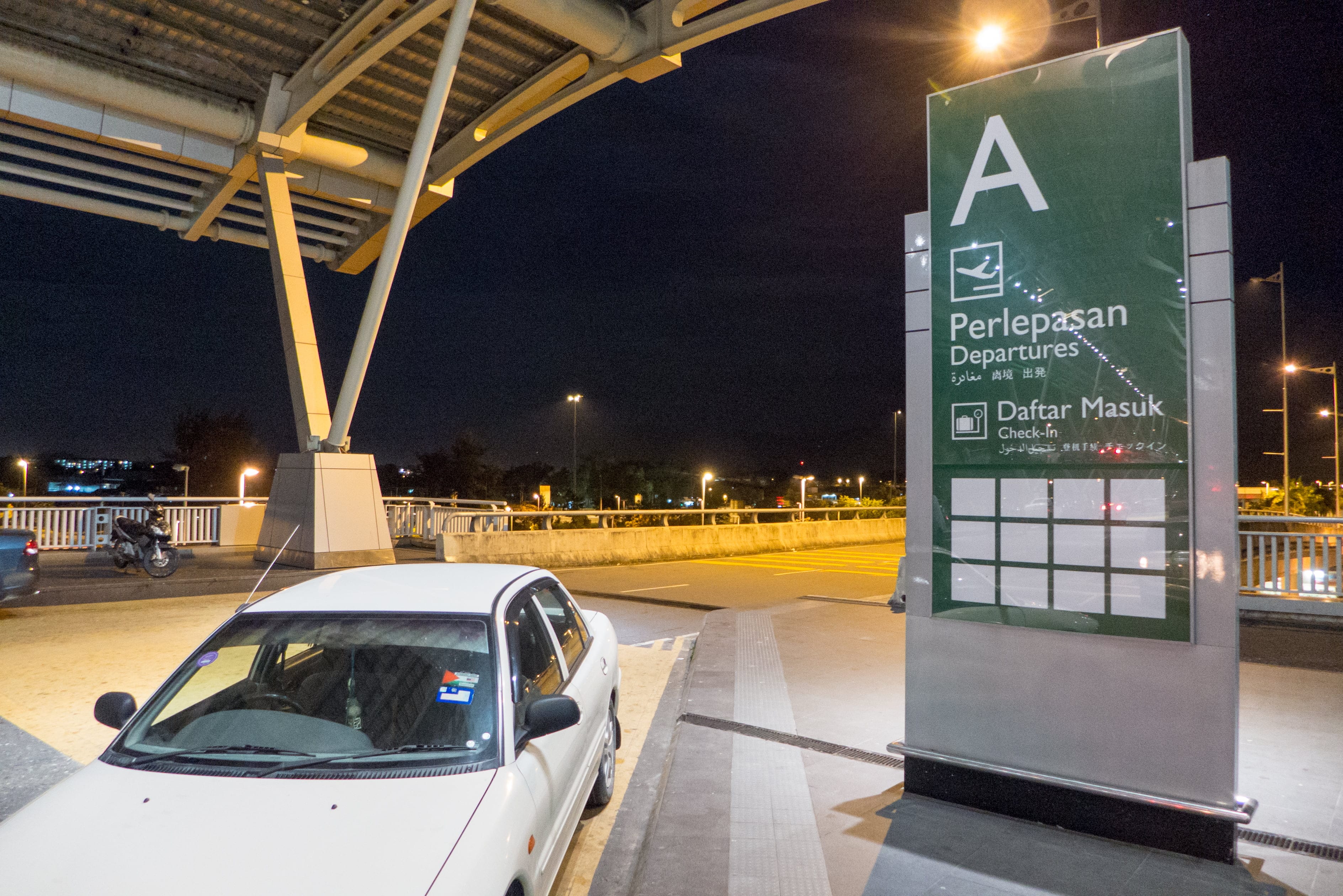 Kota Kinabalu International Airport (BKI) 2015-02-01 20.44.44